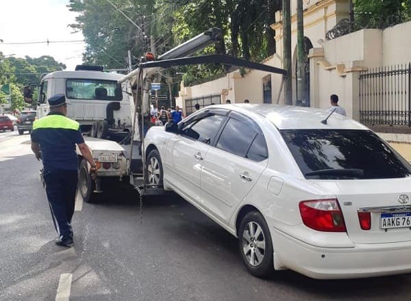 PMT despeja veredas en inmediaciones de Para Uno 