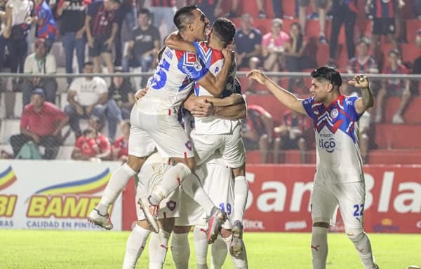 Cerro sella remontada y está más cerca de la punta