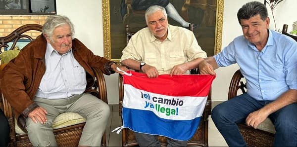 Lugo muestra “apoyo” a Efraín Alegre durante visita de Mujica