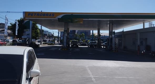 Mujer denuncia que no le cargaron el combustible solicitado en estación de servicio