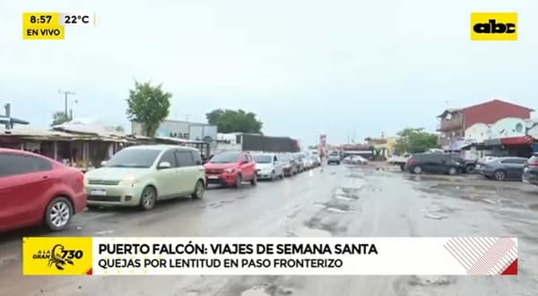 Reportan extensa fila de vehículos en Puerto Falcón