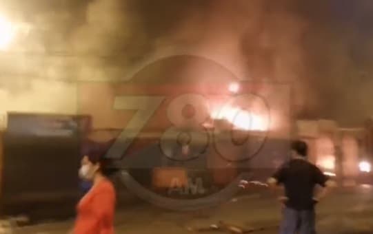 Tienda de ropas fue consumida por el fuego en el Mercado 4, reportan