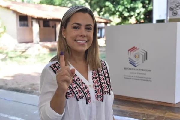 Lizarella Valiente presenta proyecto para prohibir enseñanza de ideología de género