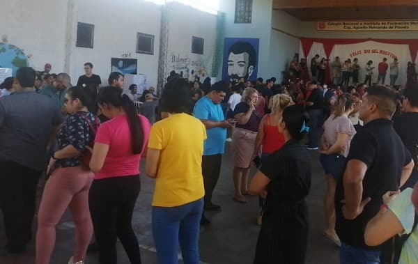 Cierran locales, pero votación continúa