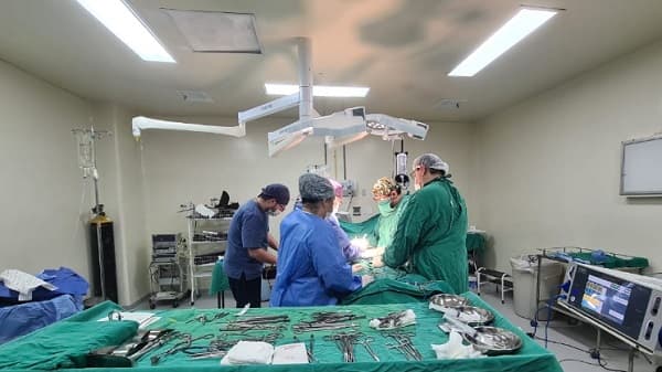 Efectúan exitoso doble trasplante en Clínicas