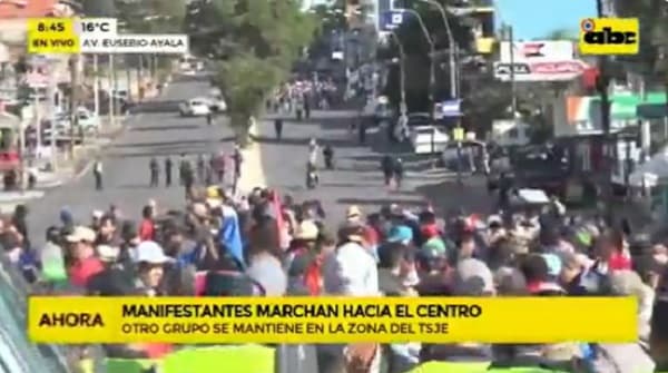 Manifestantes copan la avenida Eusebio Ayala y cierran el paso a vehículos
