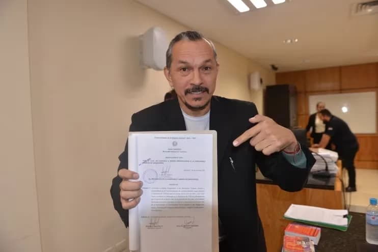 Mbururú: El controversial senador votado por 53.000 Personas