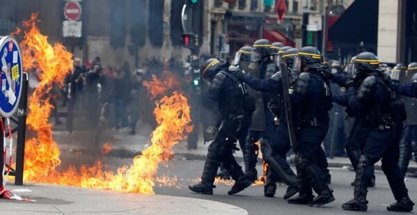 150 Detenidos en Francia: Segunda noche de protestas violentas por muerte adolescente