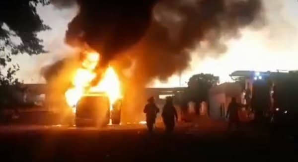 Ómnibus se incendia por completo en Asunción