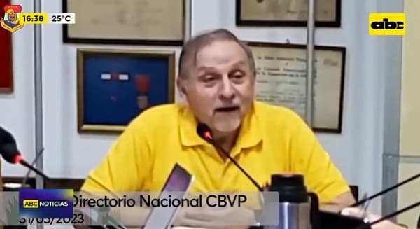 Presidente de bomberos pide “pendejas” para directorio y le llueven críticas