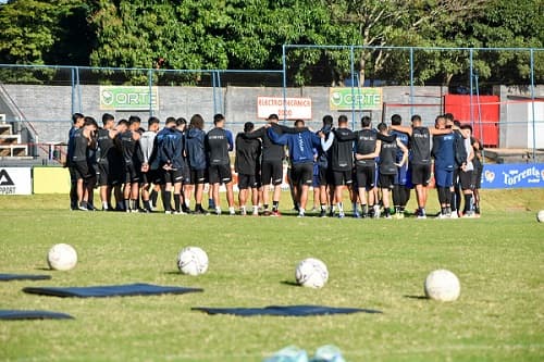 Futbolistas de Atyra denuncian soborno antes de importante partido