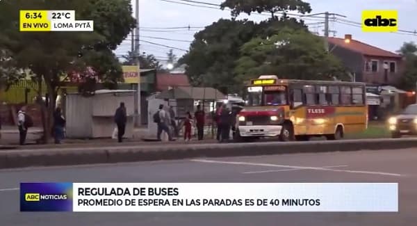 Pasajeros siguen padeciendo por las reguladas y el pésimo servicio de los buses