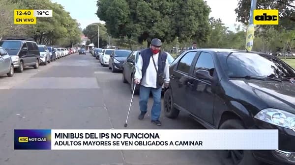 IPS: Adultos mayores deben caminar varios metros ante falta de minibuses