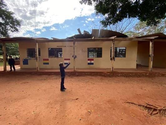 Horqueta: Comunidad lucha por reconstrucción de escuela sin techo