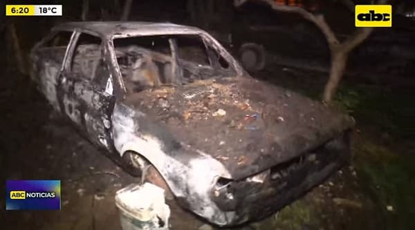 Hombre muere calcinado dentro de un automóvil en desuso