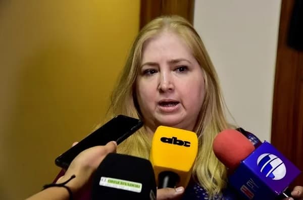 Denuncian a Liliana Alcaraz por encubrir a Santiago Peña