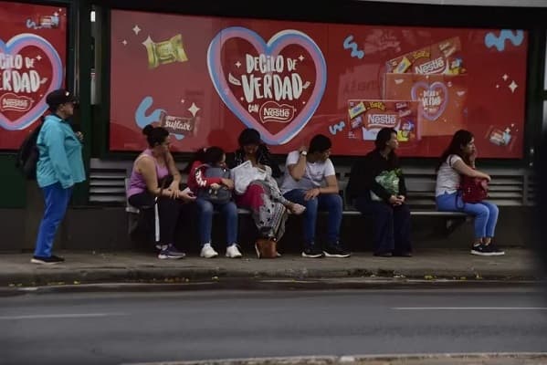 Estudiantes presionan por el medio pasaje