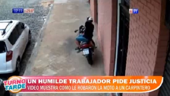 Trabajador pide ayuda para llegar hasta su motocicleta robada en Asunción