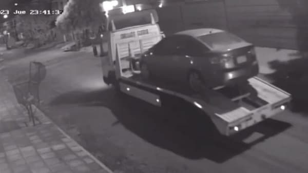 Delincuentes contratan grúa para sustraer un vehículo