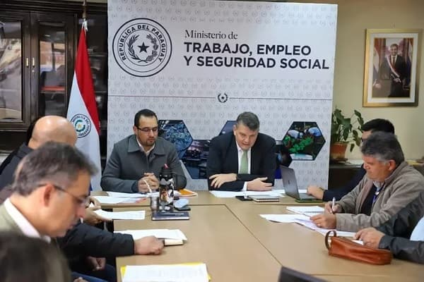 Tripartita fallida deja a choferes en el aire