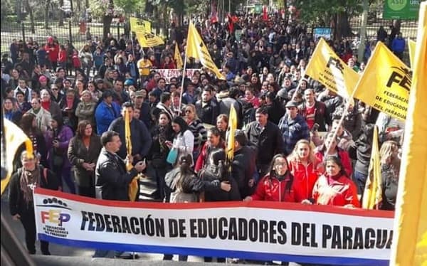 Docentes anuncian la suspensión de clases para movilizarse