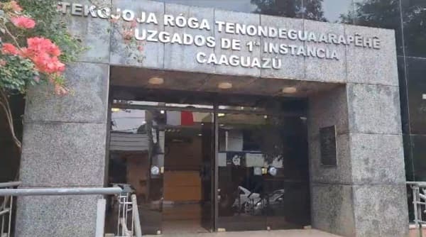 Niña fue abusada por otros menores en el baño de escuela, denuncian