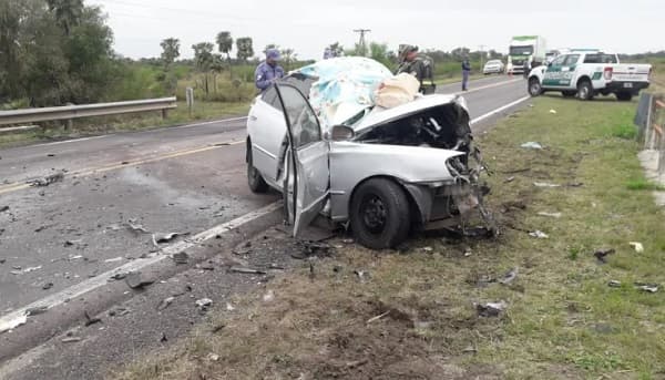Dos paraguayos mueren en triple choque cerca de Resistencia