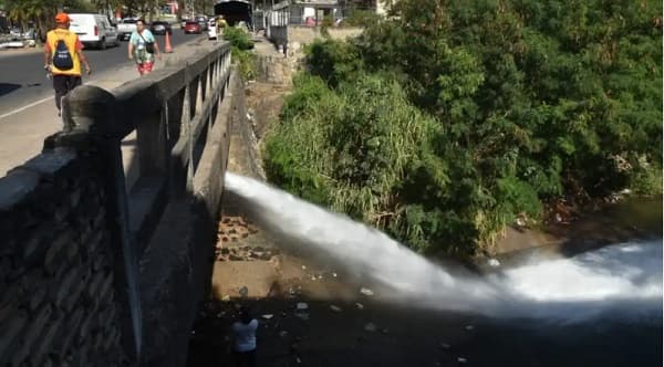 Intentan robar válvula de ESSAP y ocasionan pérdida de agua