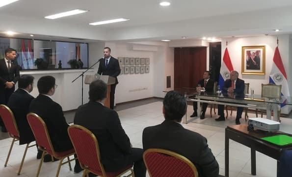 Bancard y Cancillería firman acuerdo para pagos de trámites con POS