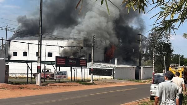 Controlan incendio en destilería de Areguá