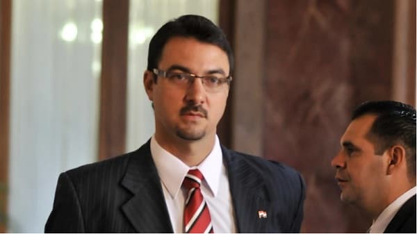 Director de Migraciones niega vínculos con narco y denuncia persecución política