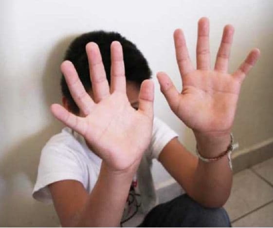 Rescatan a niño “torturado” por su propio padre