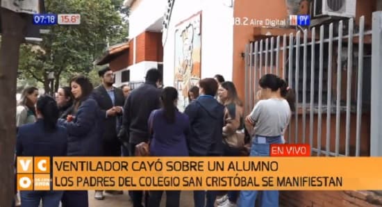 Padres protestan tras caída de ventilador sobre alumno en colegio