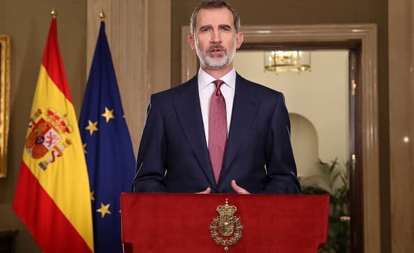 Rey Felipe VI de España llega al país para traspaso de mando