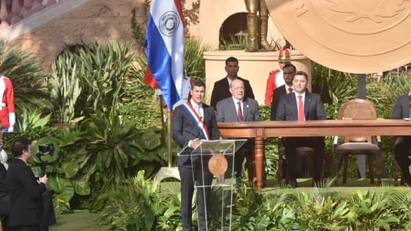 Peña se compromete a revolucionar la educación y crear 500.000 empleos