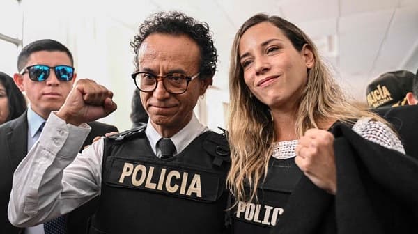 Periodista reemplaza a Villavicencio en elecciones de Ecuador