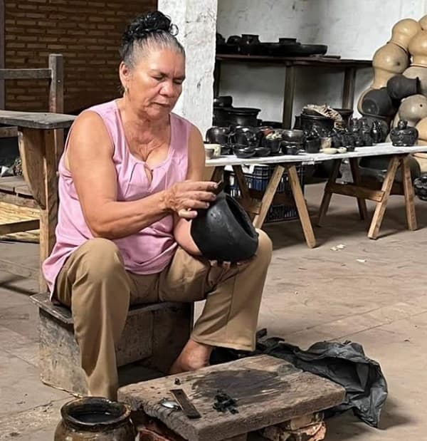 Feria en Plaza Italia: Taller de cerámica, charla agroecológica y karu solidario