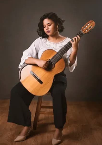 Noemí Recalde: Recital de guitarra clásica hoy en Tom Jobim