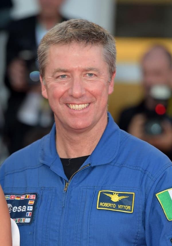 Astronauta Vittori en conferencia espacial en Paraguay