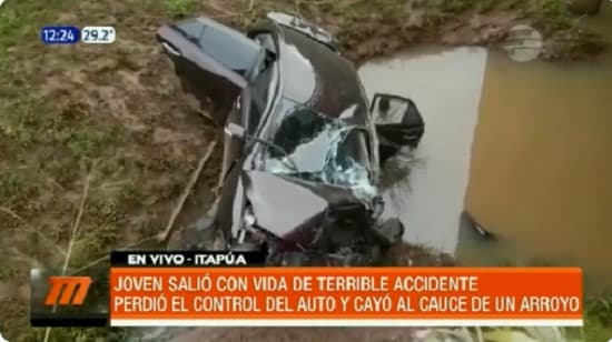 Conductor cae a arroyo por neblina y resulta herido
