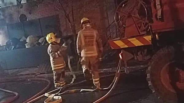 Incendio devasta fábrica de jeans en San Lorenzo