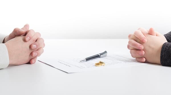 Proyecto plantea divorcio exprés en solo tres días