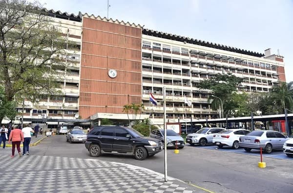 IPS amplía acusación en caso de comercio ilegal de cargos