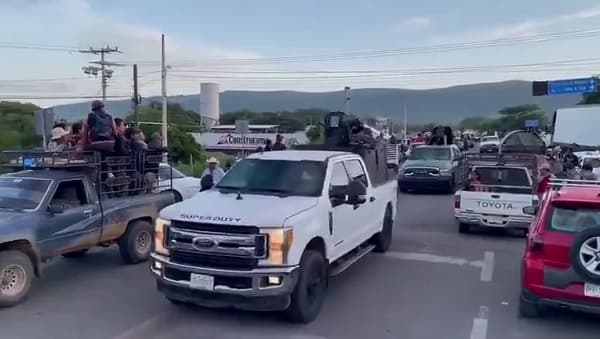 Insólito: Narcos aplaudidos en Chiapas desatan controversia en México