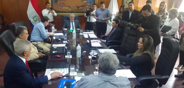 Nuevo Consejo del IPS: Asumen dos polémicos miembros