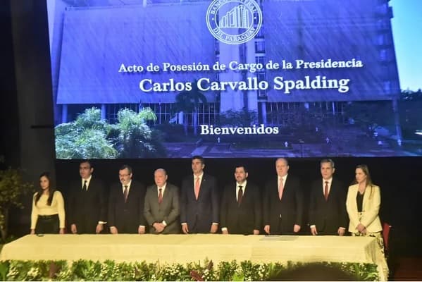 Carlos Carvallo asume el liderazgo del BCP bajo el ala del Ministro de Economía