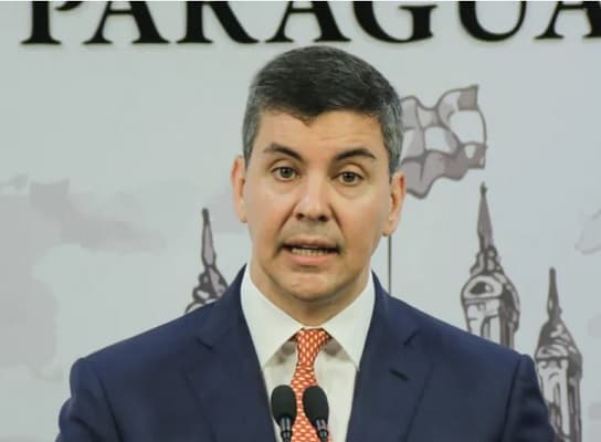 Santiago Peña enfrenta escraches por Ley de Jubilación