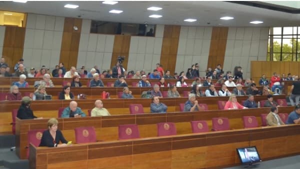 Carpa de protesta contra la Superintendencia de Jubilaciones