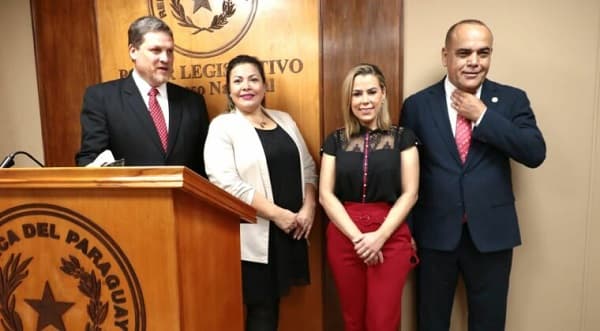 Zenaida Delgado se une al Partido Colorado tras salir de Cruzada Nacional