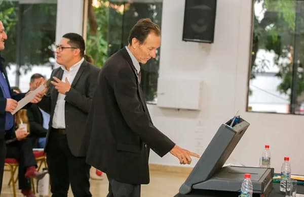 Acción conjunta de Nakayama y graduados de la UNA para validar títulos de aspirantes al Consejo de la Magistratura